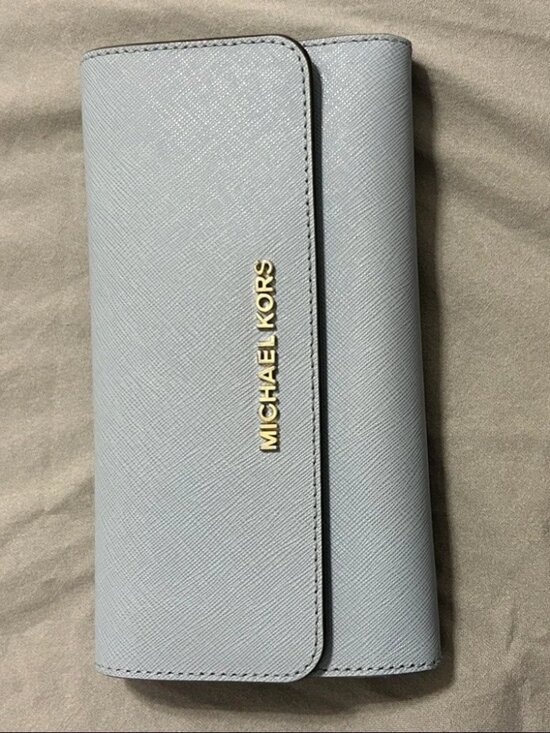 Michael Kors Handbags - ✨ Michael Kors Jet Set Travel Saffiano Leather Continental Wallet